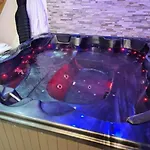 Maison Cosy Avec Jacuzzi 토우로트