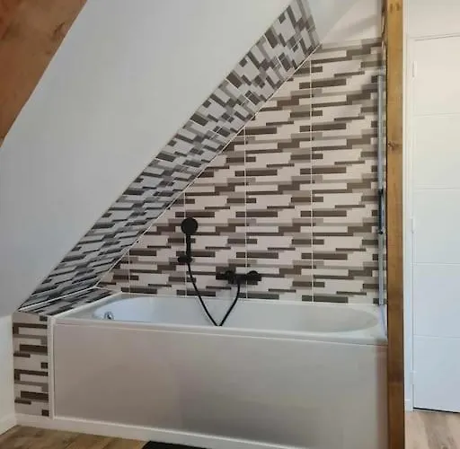 Maison Cosy Avec Jacuzzi Apartment *